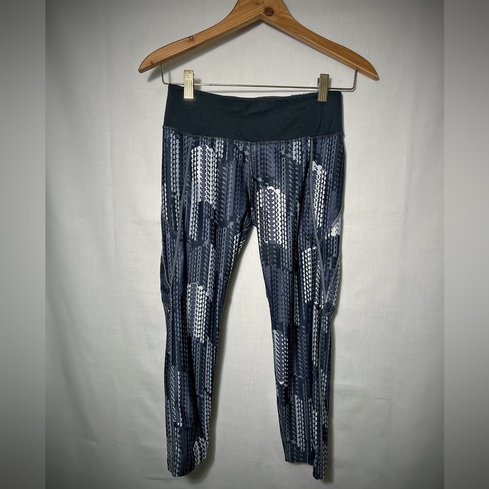 Saucony Scoot Series Black and White Capri leggings Extra small